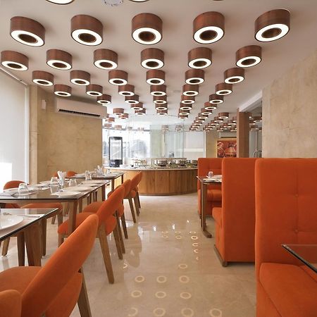 Urbane The Hotel Ахмедабад Екстериор снимка