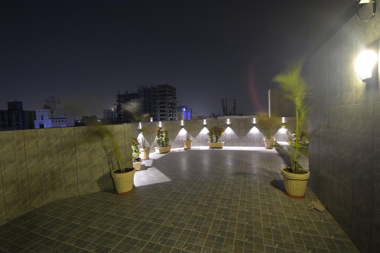 Urbane The Hotel Ахмедабад Екстериор снимка