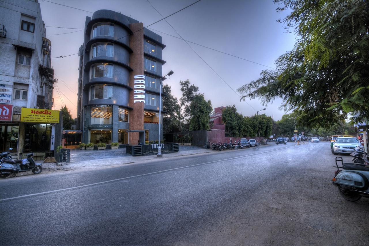Urbane The Hotel Ахмедабад Екстериор снимка