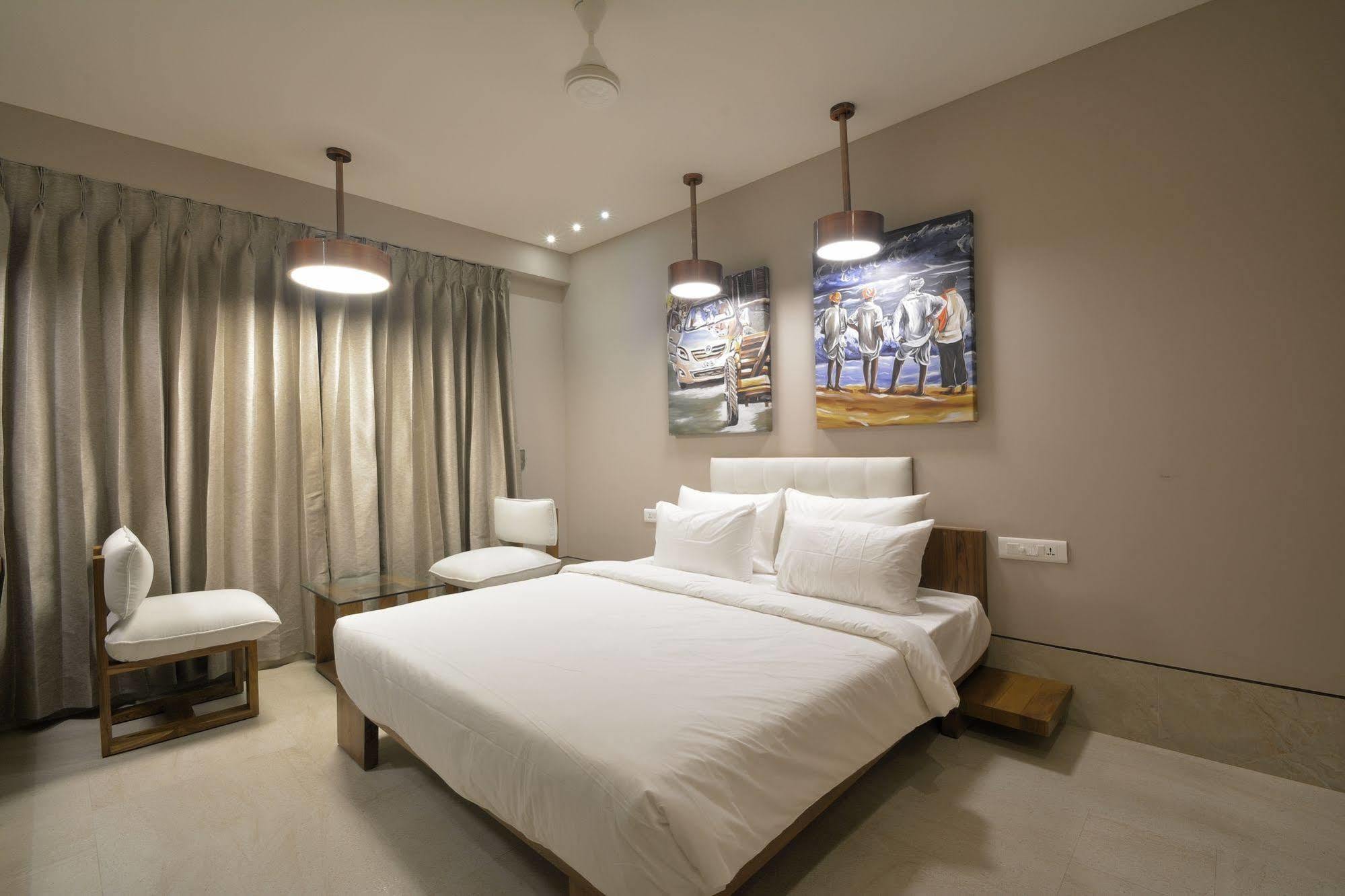 Urbane The Hotel Ахмедабад Екстериор снимка