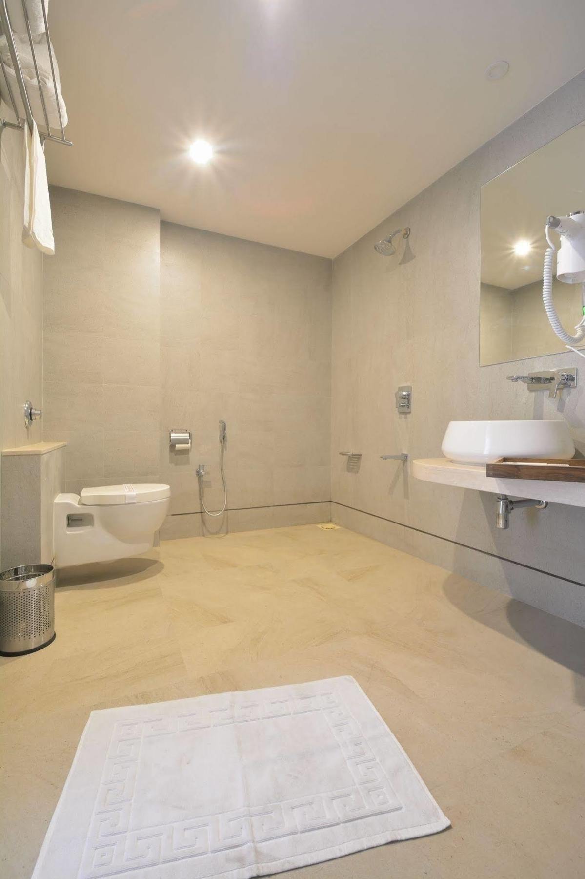 Urbane The Hotel Ахмедабад Екстериор снимка